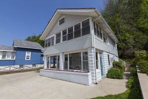 Terrace/patio - Serendipity Resort & Suites (Grand Haven)