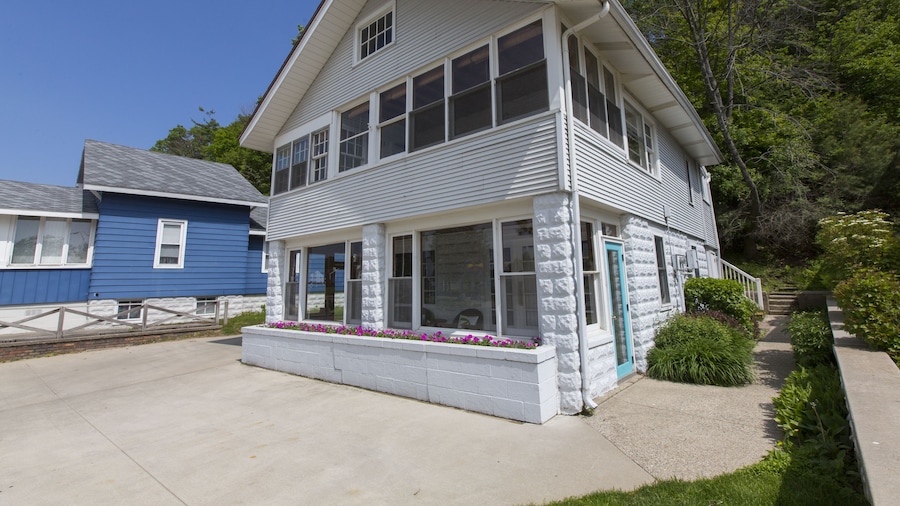 Serendipity Resort & Suites