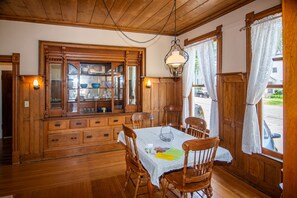 Basic Apartment, Non Smoking | In-room dining - Serendipity Resort & Suites (Grand Haven)