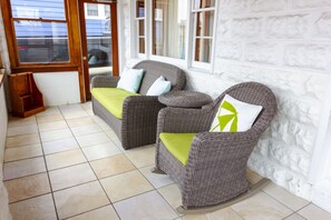 Terrace/patio - Serendipity Resort & Suites (Grand Haven)