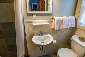 Bathroom - Serendipity Resort & Suites (Grand Haven)