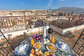 Breakfast, lunch and dinner served  - Le Grand Alcazar (Fes)