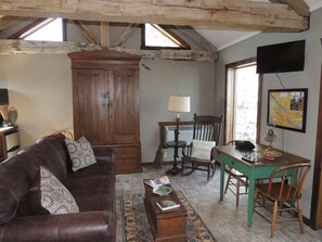Panoramic Cottage, 1 Queen Bed with Sofa bed, Accessible, River View | Living area | TV, DVD player - Pinckney Bend Bed & Breakfast (New Haven)