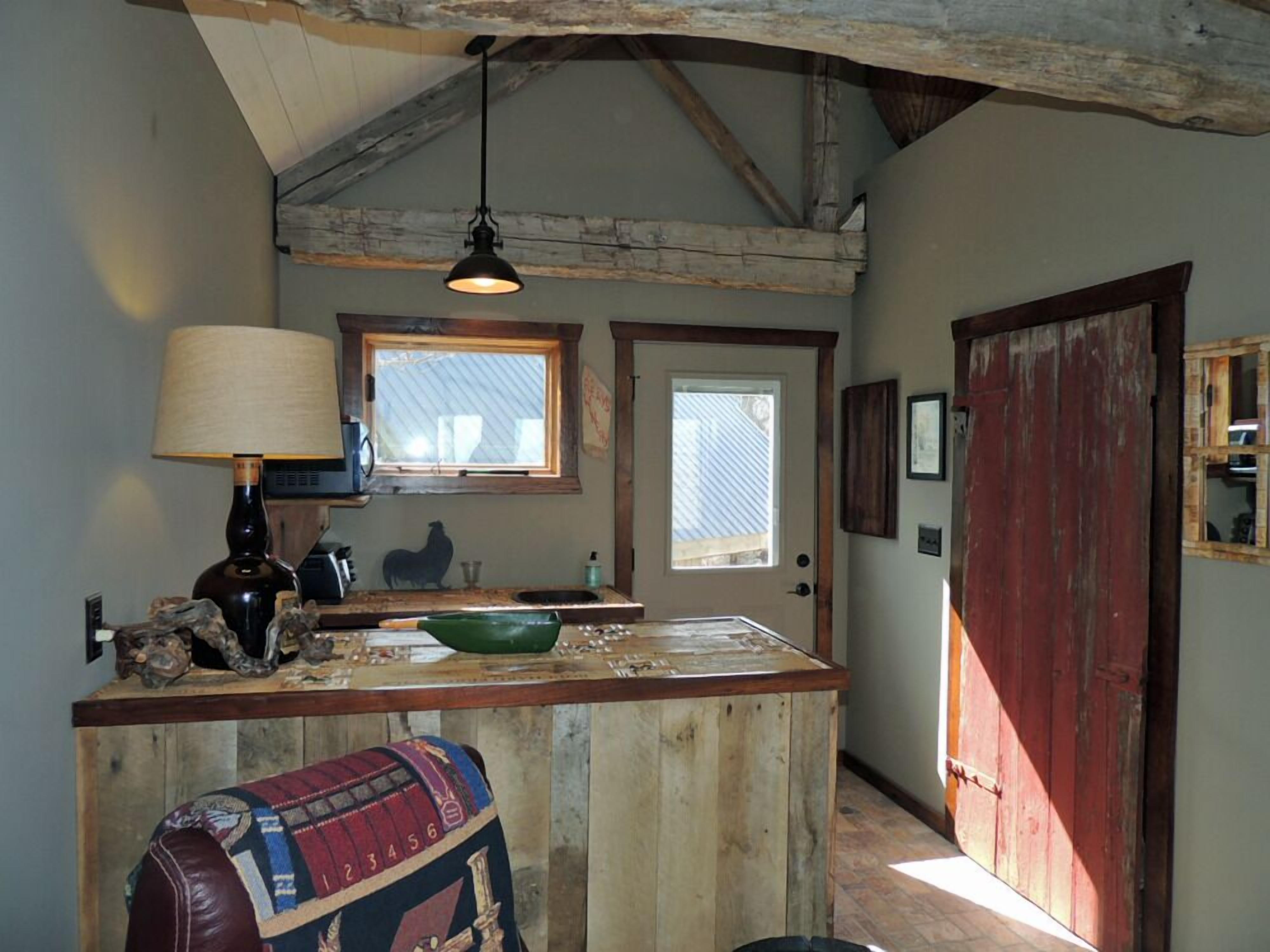 Casa rural panoràmica, 1 llit de matrimoni, accessible, vistes al riu | Cuina bàsica privada | Frigorífic i cafetera i tetera 