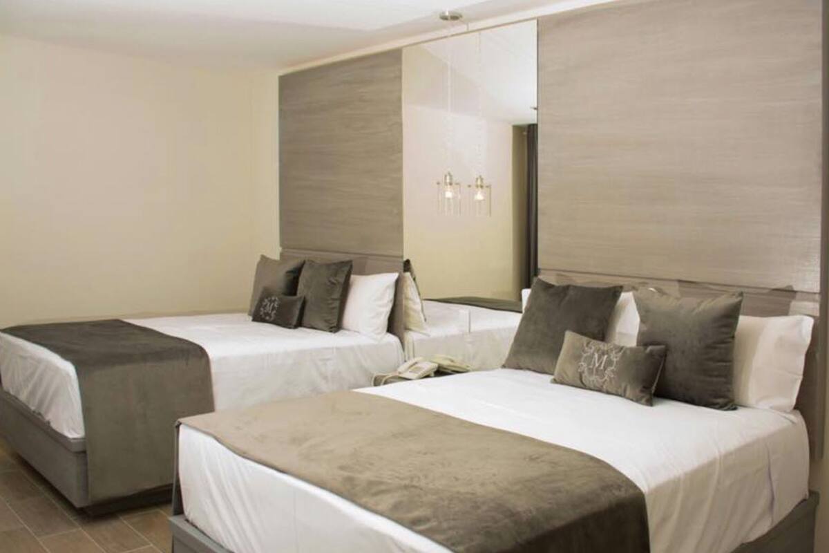 Standard Room, 1 Bedroom | Minibar, in-room safe, desk, blackout drapes