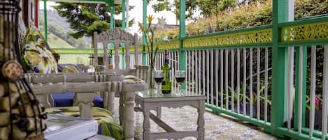 Quầy tiếp tân