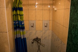 Standard Double Room | Bathroom shower - U Svetlany (Cheboksary)