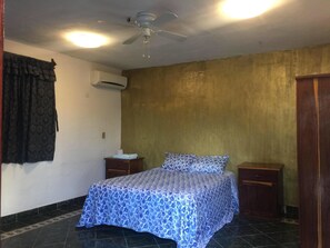 Familienzimmer, 1 Doppelbett, Nichtraucher | Schreibtisch, kostenloses WLAN, Bettwäsche