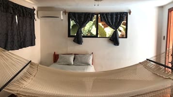 Habitación familiar, 1 cama matrimonial, para no fumadores | Escritorio, wifi gratis y ropa de cama