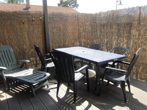 รับประทานอาหารกลางแจ้ง