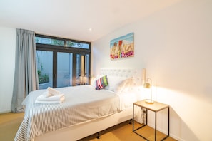 Premium House, 4 Bedrooms, Non Smoking, City View | 4 bedrooms, soundproofing, iron/ironing board, free WiFi - Northcote Point Amazing City View Villa (Auckland)