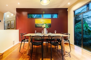 Premium House, 4 Bedrooms, Non Smoking, City View | In-room dining - Northcote Point Amazing City View Villa (Auckland)