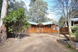Front of property - Mountain Range Retreat (Sawmill Settlement)