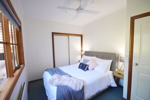 Deluxe House, 3 Bedrooms, 2 Bathrooms | 3 bedrooms, premium bedding, pillowtop beds, iron/ironing board - Mountain Range Retreat (Sawmill Settlement)