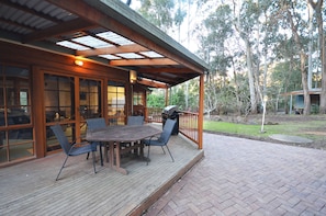 Terrace/patio - Mountain Range Retreat (Sawmill Settlement)