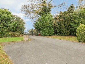 Property entrance - Peak Manor (Belper)