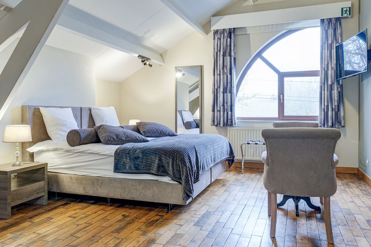 1 habitación, ropa de cama de alta calidad, cubrecamas y minibar
