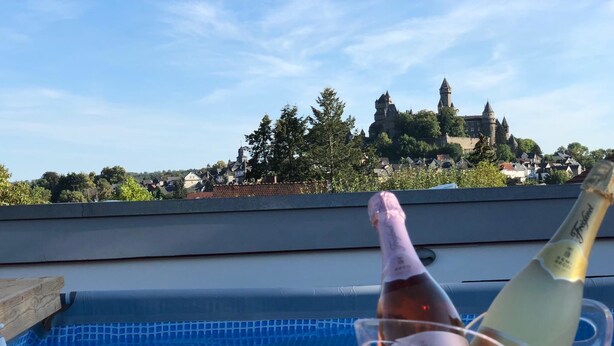Outdoor pool - Ferienwohnungen Schlossblick (Braunfels)