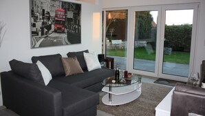 Deluxe Apartment, 1 King Bed, Accessible (incl. cleaning fee) | Living area - Ferienwohnungen Schlossblick (Braunfels)