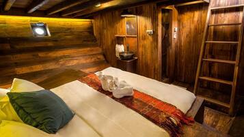 Flores Junior Suite | Desk, free WiFi