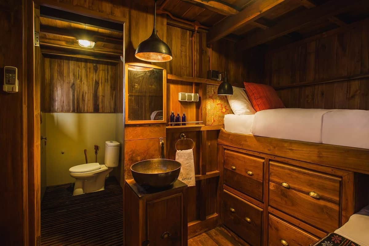 Lombok Cabinette | Desk, free WiFi