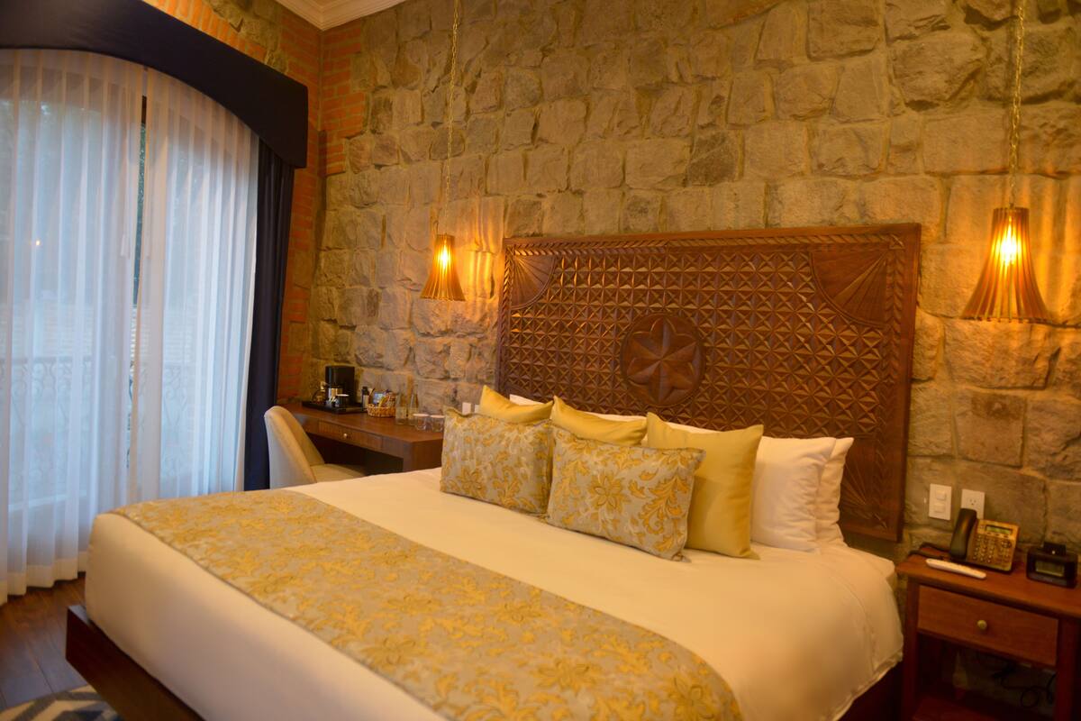 premium room | 1 bedroom, premium bedding, down duvets, pillow-top beds