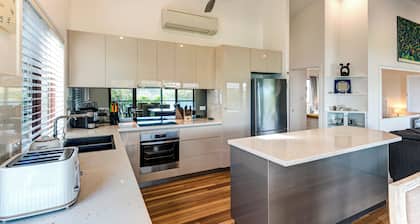 Heliconia 10 Newly Renovated House
