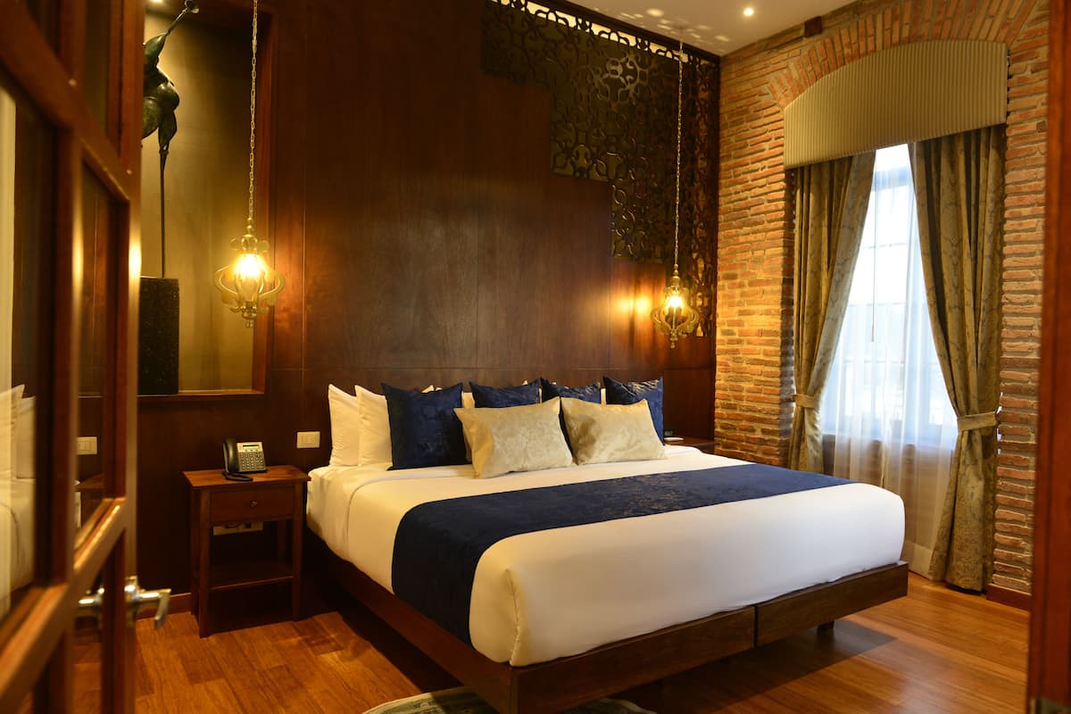 Luxury Room, 1 King Bed, City View