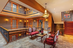 TV - Hotel Cruz del Vado by Art Hotels Ecuador (Cuenca)