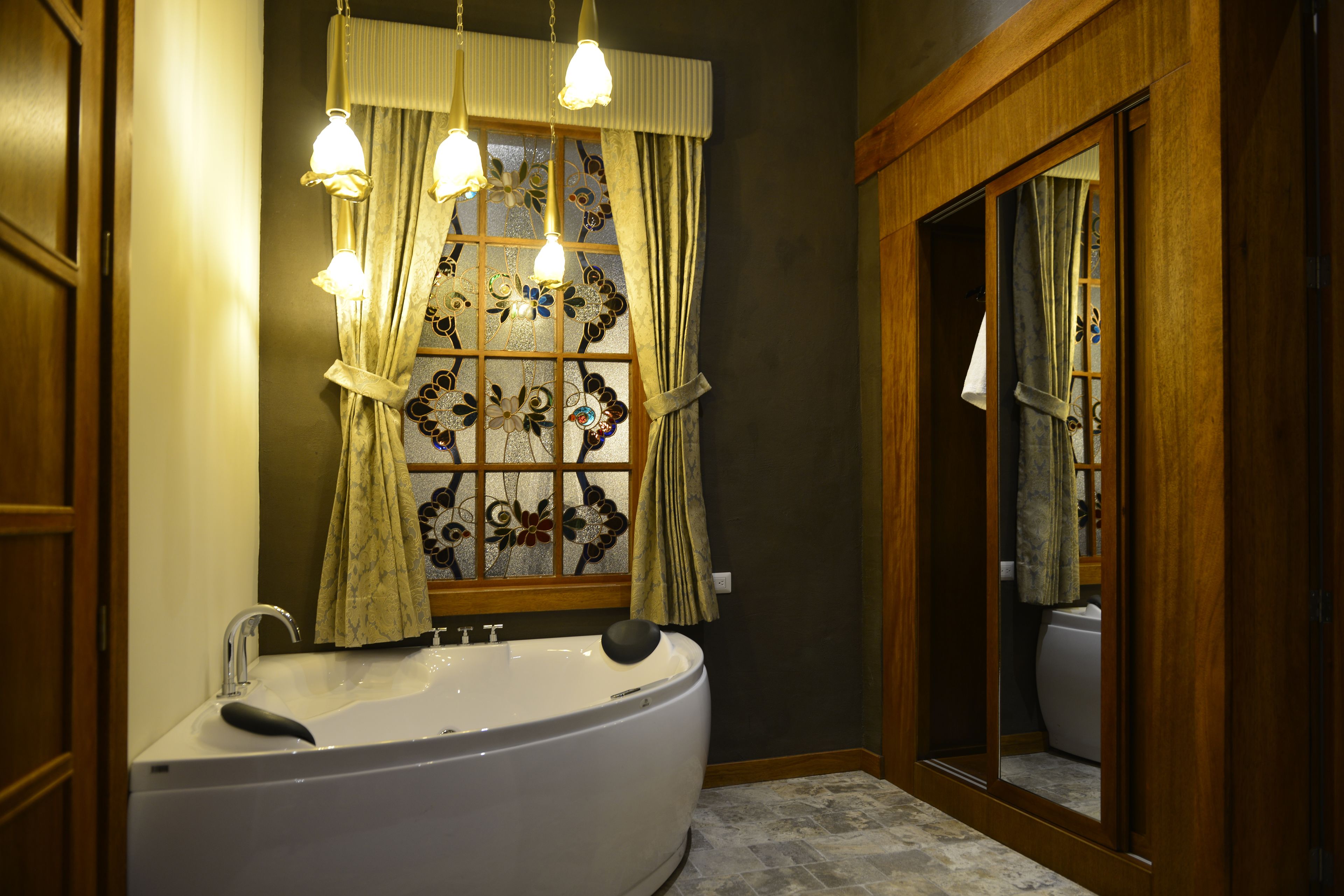 luxury room, 1 king bed, city view | jetted bathtub