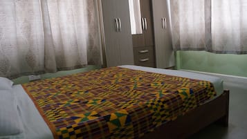 Deluxe Apartment 1 bedroom | Postazione laptop, tende oscuranti, ferro/asse da stiro, Wi-Fi gratuito