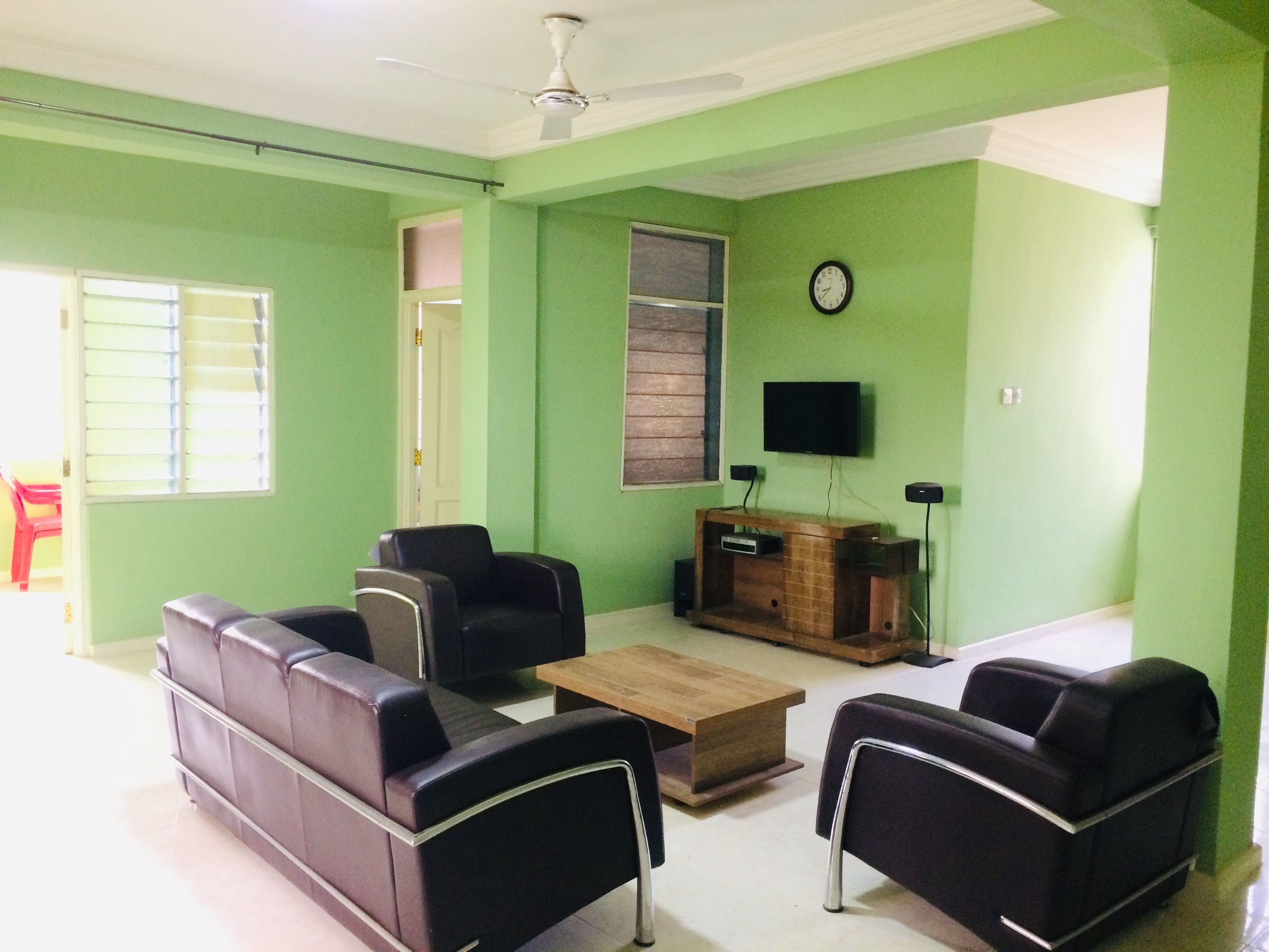 32-inch plasma TV with digital channels, TV, DVD player