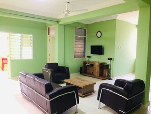 Televisi plasma 32-inci dengan saluran TV digital, TV, dan pemutar DVD