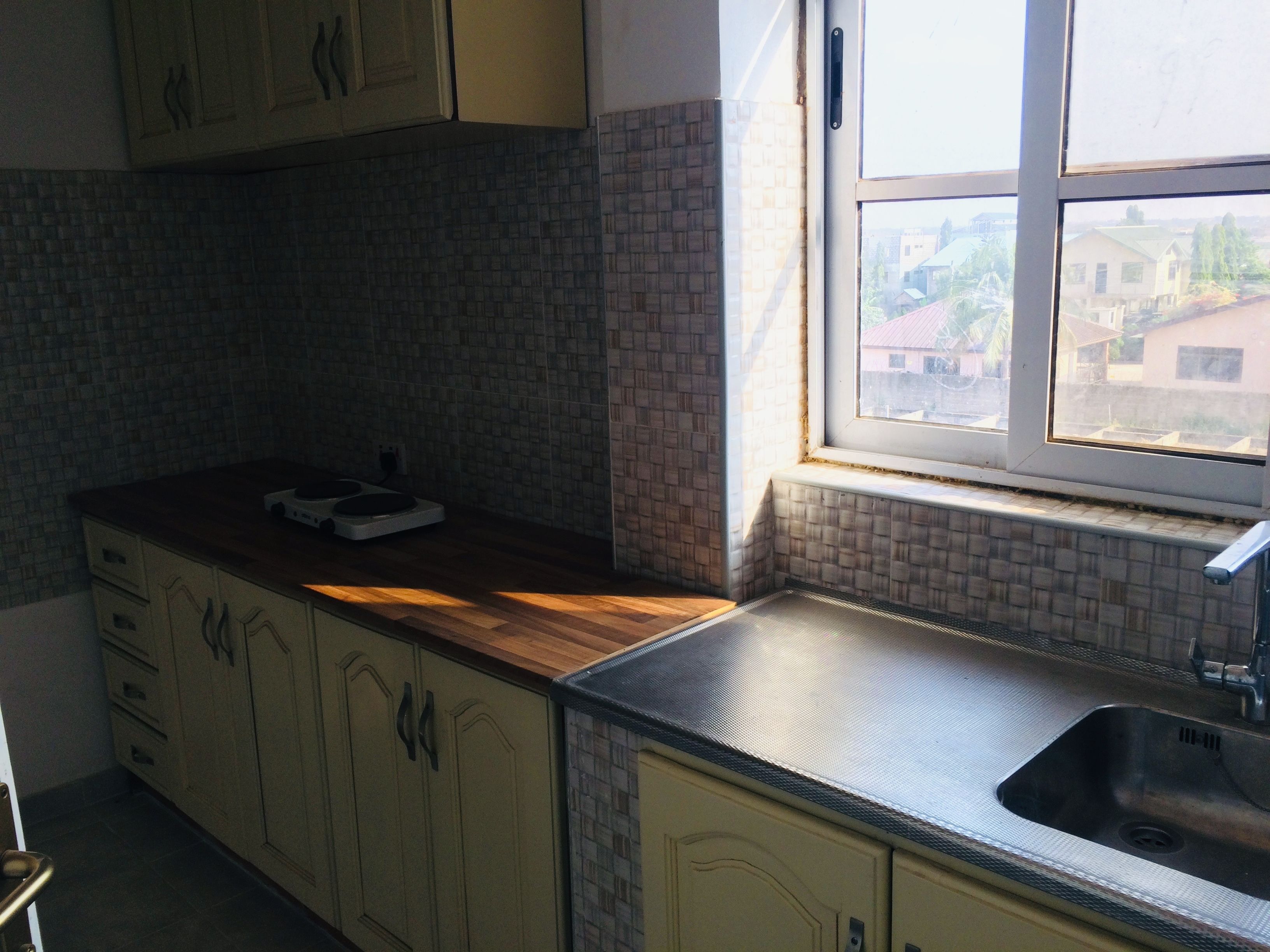 Appartamento Deluxe, 3 camere da letto, non fumatori, vista cortile | Cucina privata | Frigorifero con congelatore, microonde, piano cottura