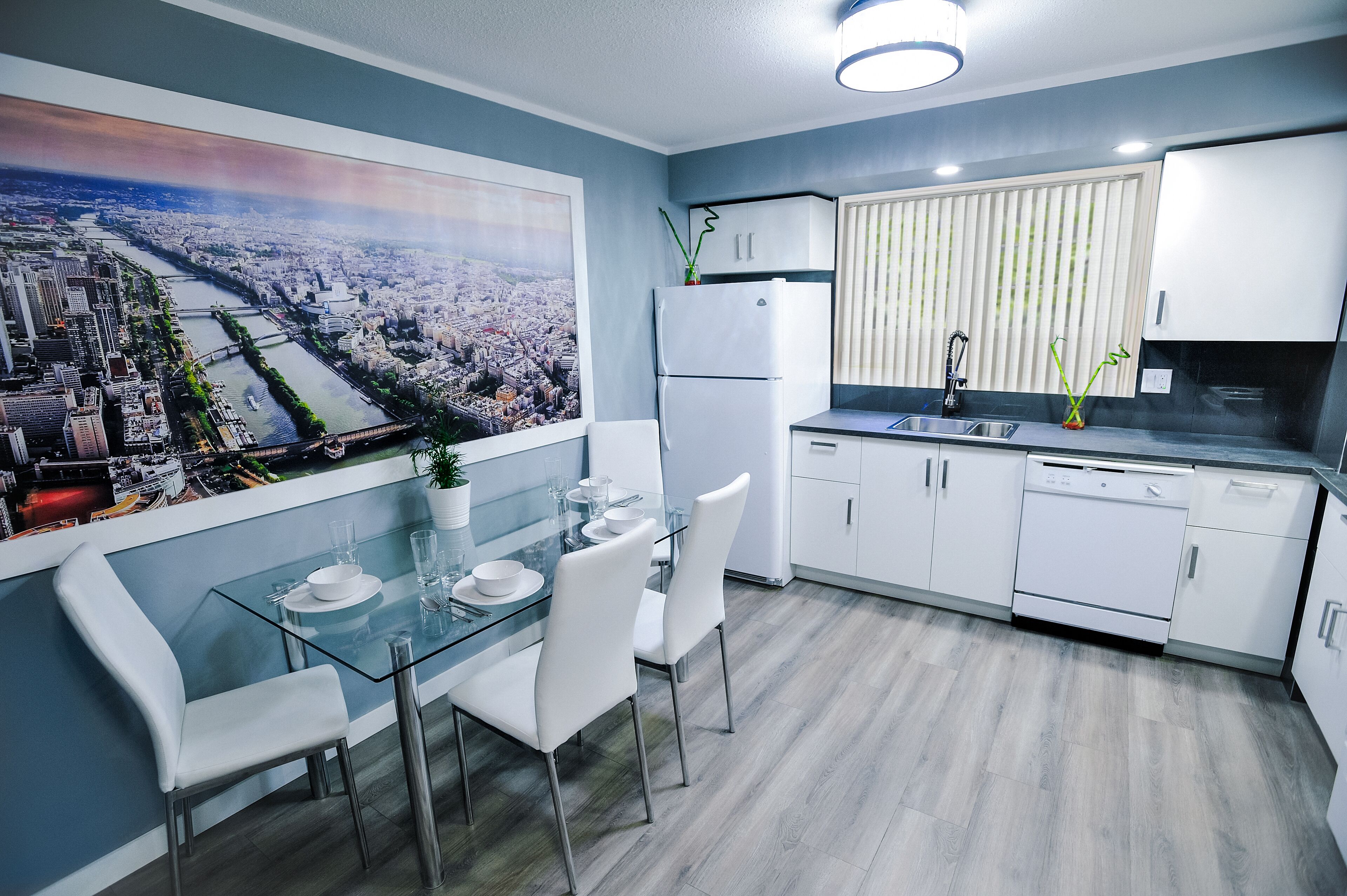 Luxury Townhome, Multiple Beds, Non Smoking | Private kitchen | Full-sized fridge, microwave, oven, stovetop