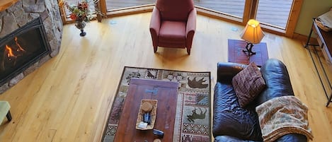 Smart-TV, Kamin, Videospiele, DVD-Player