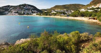 Schöne T2 renoviert, mit Fahrrädern, am Wasser, Strand zu Fuß, volle Mitte.