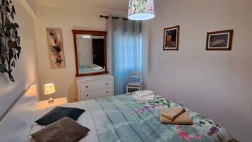 1 chambre, fer et planche Ă repasser, Wi-Fi gratuit, draps fournis