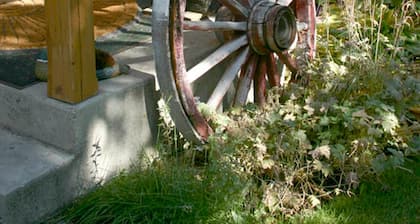 Dog-Friendly Fishing/Ski Log Home by River/Mountain – a Feeling of Old Ketchum