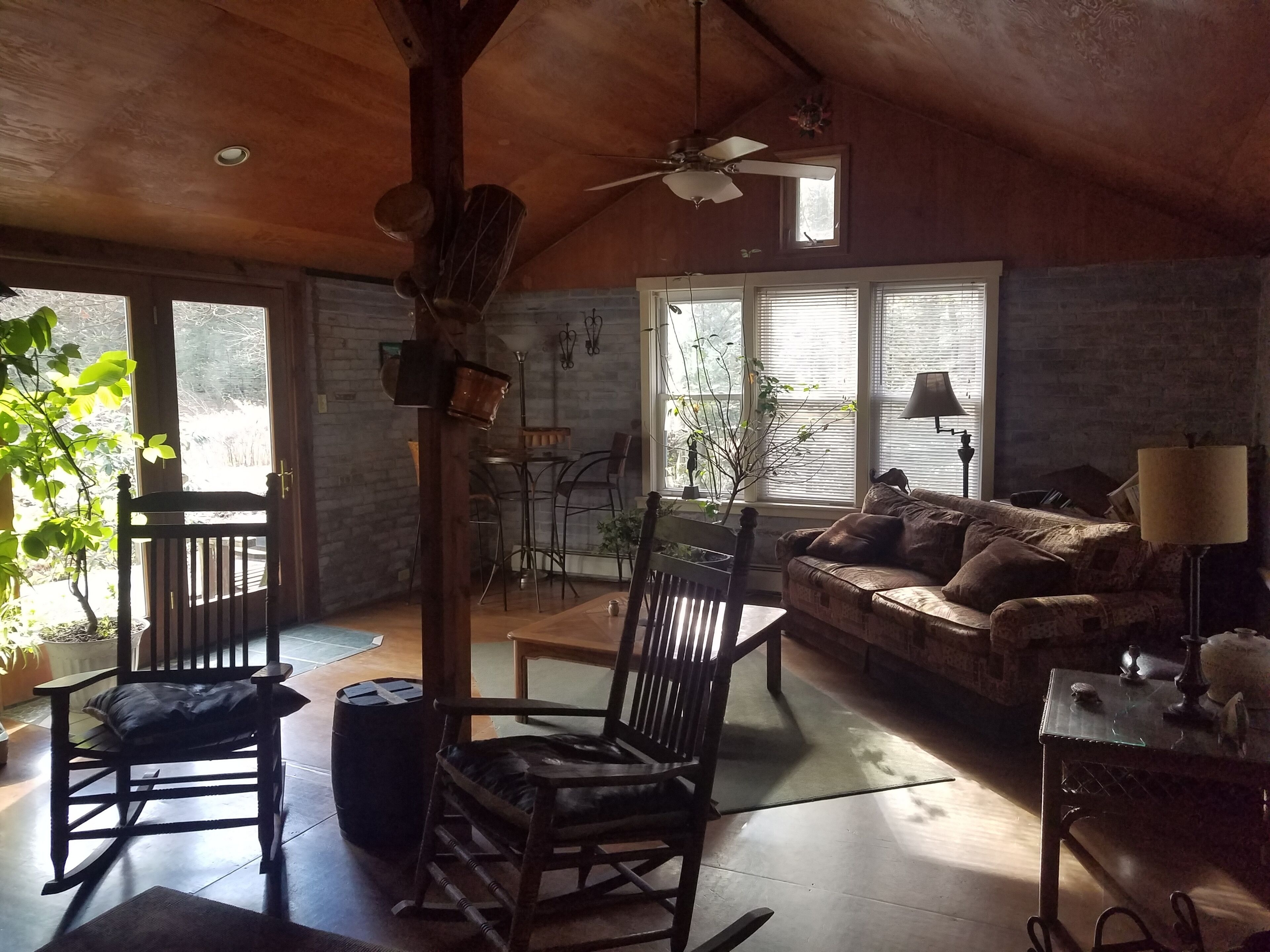 Ivy Cottage -Central Pennsylvania-Creekside