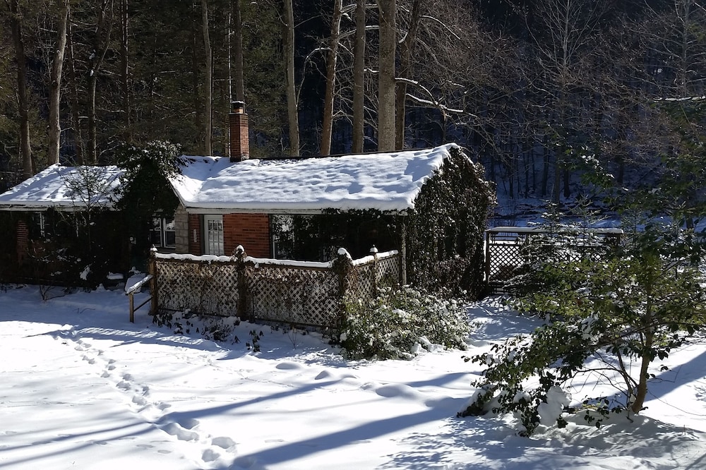 Ivy Cottage -Central Pennsylvania-Creekside