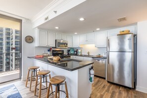 Fridge, microwave, oven, stovetop - WOW Beachfront Corner Views, 3 BR, Deal Av.3/9-12, clean, updated, great rates!! (Orange Beach)