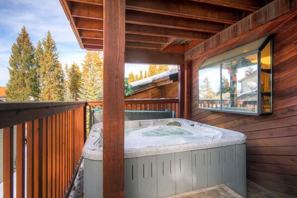 Outdoor spa tub - Tomahawk Lodge: Large Duplex in Town; Both Sides Combined   (Breckenridge)