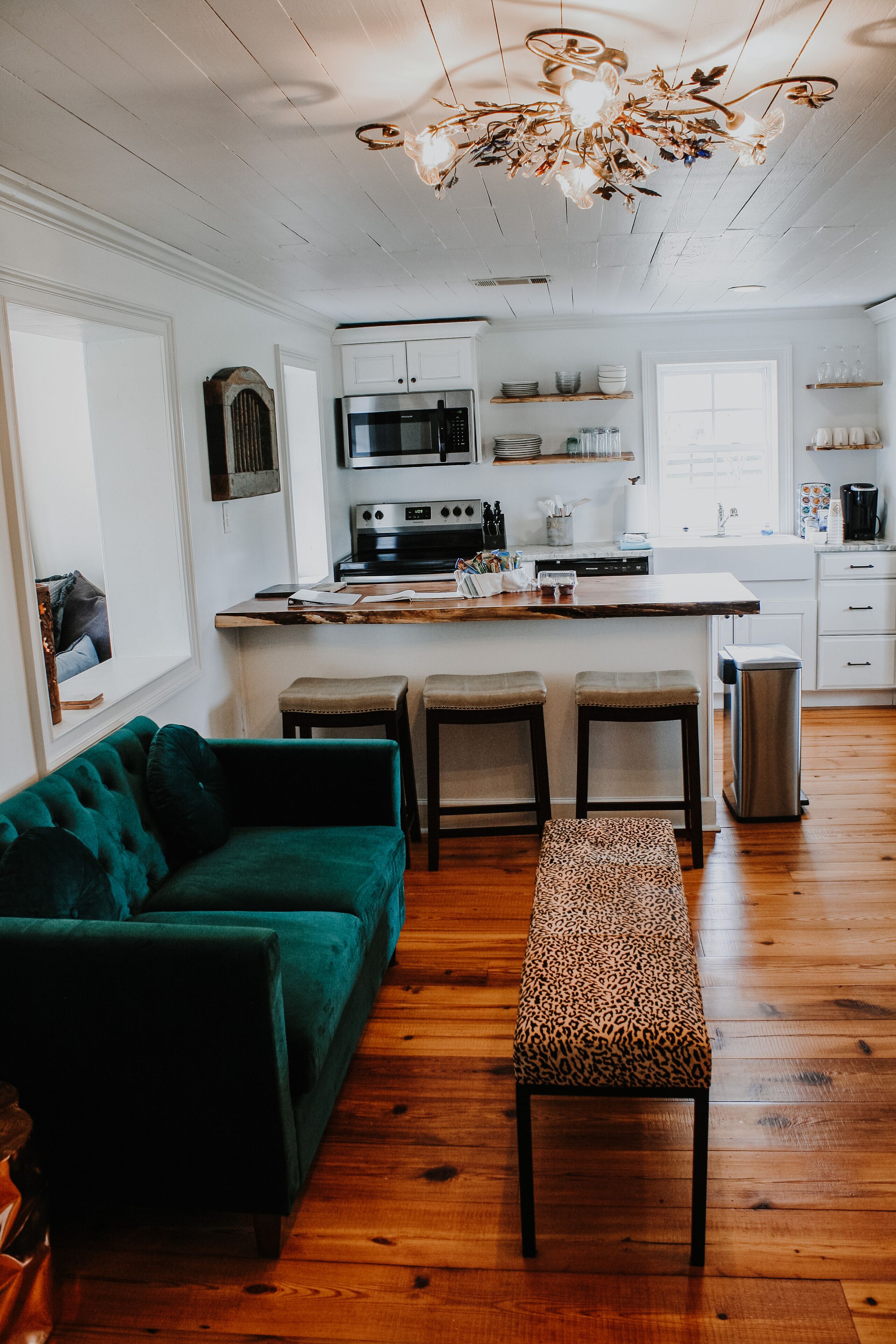 Nubbintown Honey House Romantic Getaway Farm Stay