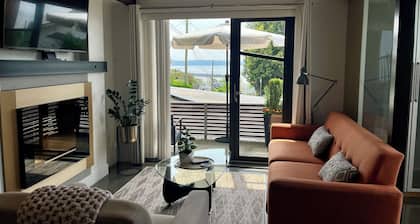 Ocean View White Rock Modern 2 Bedroom. 1 min walk to beach! BC & City licensed.