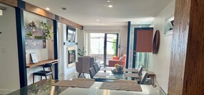 Interior - Ocean View White Rock Modern 2 Bedroom. 1 min walk to beach! BC & City licensed. (White Rock)