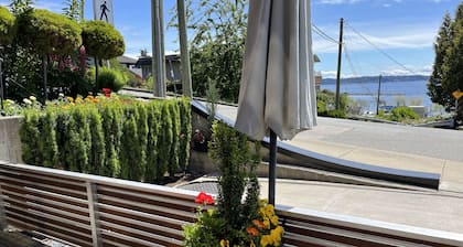 White Rock Richtig lizenzierte moderne 2-Bett-Meerblick -1 Minuten zu Fuß zum Strand!