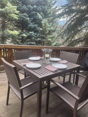 Outdoor dining
