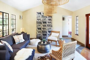 TV, fireplace, stereo