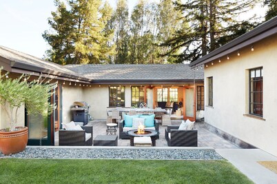 Modern Hacienda Near Downtown Sonoma! ~ Walk to Plaza.  Mid Week Discounts